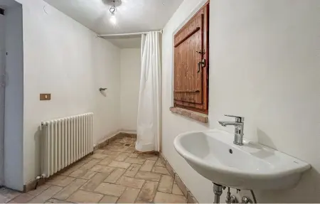 Casale Cagli, maison en pierre aux poutres apparentes : photo 21