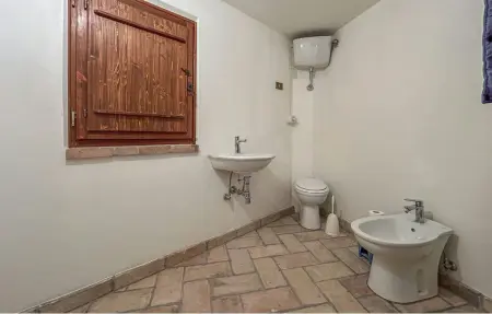 Casale Cagli, maison en pierre aux poutres apparentes : photo 22