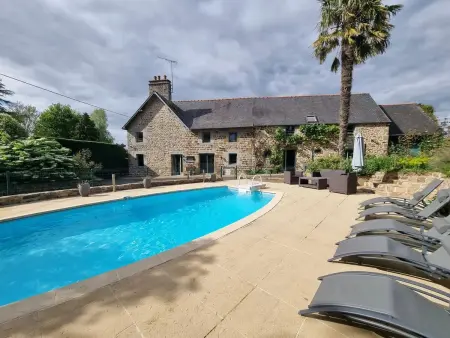 Maison familiale Le Val-Saint-Père, 268 m², piscine