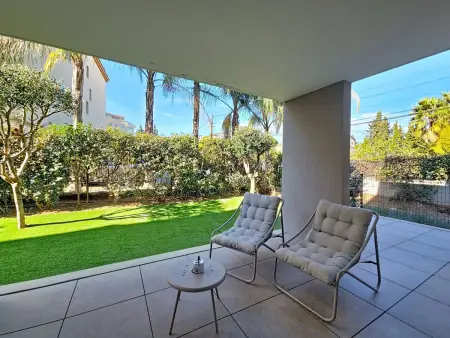 Carré Magdeleine : appartement 4 pièces à Fréjus, terrasse et jardinet : photo 12