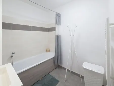 Carré Magdeleine : appartement 4 pièces à Fréjus, terrasse et jardinet : photo 19