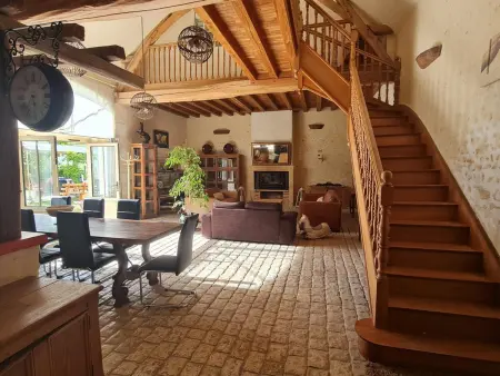 Gîte 8 pers. avec piscine chauffée près châteaux Loire