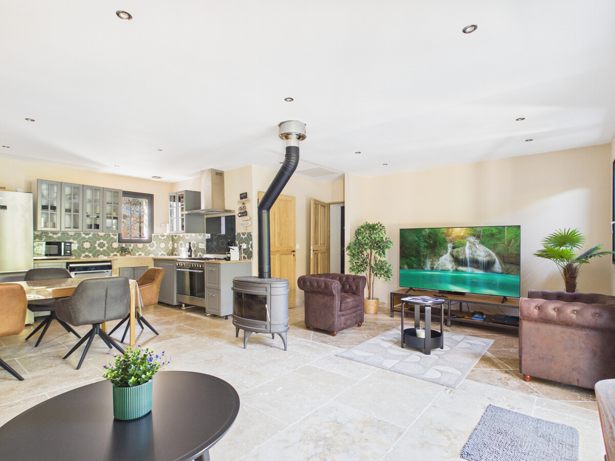 Villa provençale 135 m² : piscine au sel et terrasse - Photo 8