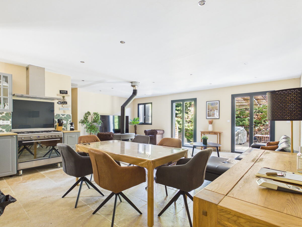 Villa provençale 135 m² : piscine au sel et terrasse - Photo 11