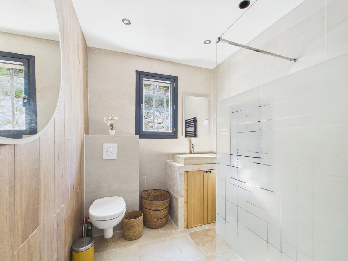 Villa provençale 135 m² : piscine au sel et terrasse - Photo 17