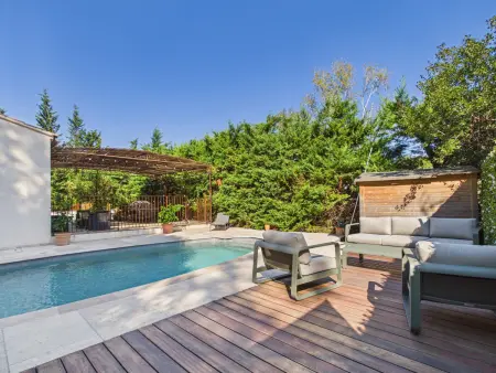 Villa provençale 135 m² : piscine au sel et terrasse
