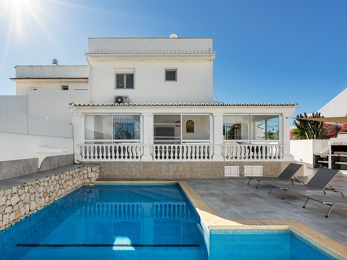 Maison rénovée avec piscine privée au cœur de Carvoeiro - Photo 1