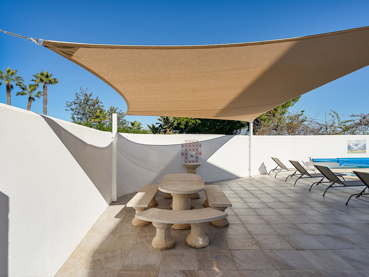 Maison rénovée avec piscine privée au cœur de Carvoeiro - Photo 4