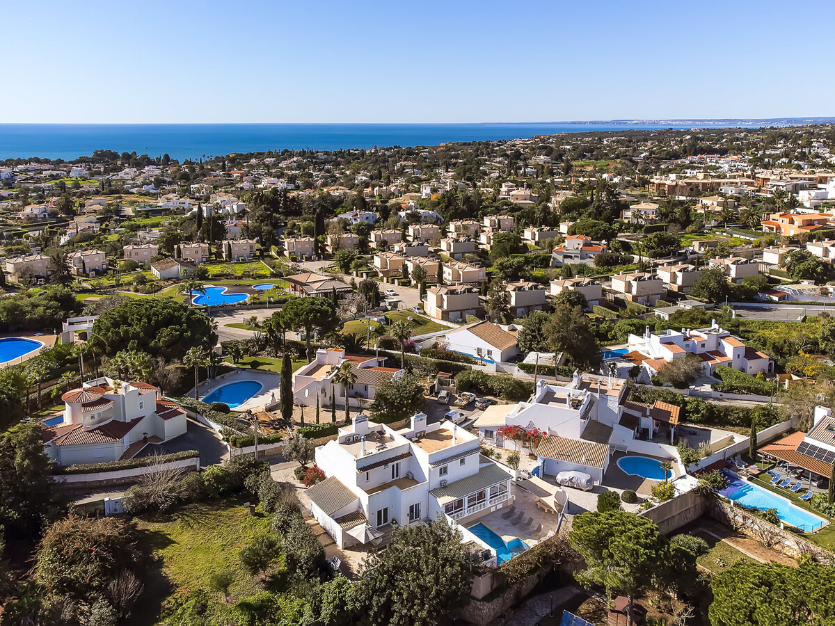 Maison rénovée avec piscine privée au cœur de Carvoeiro - Photo 15
