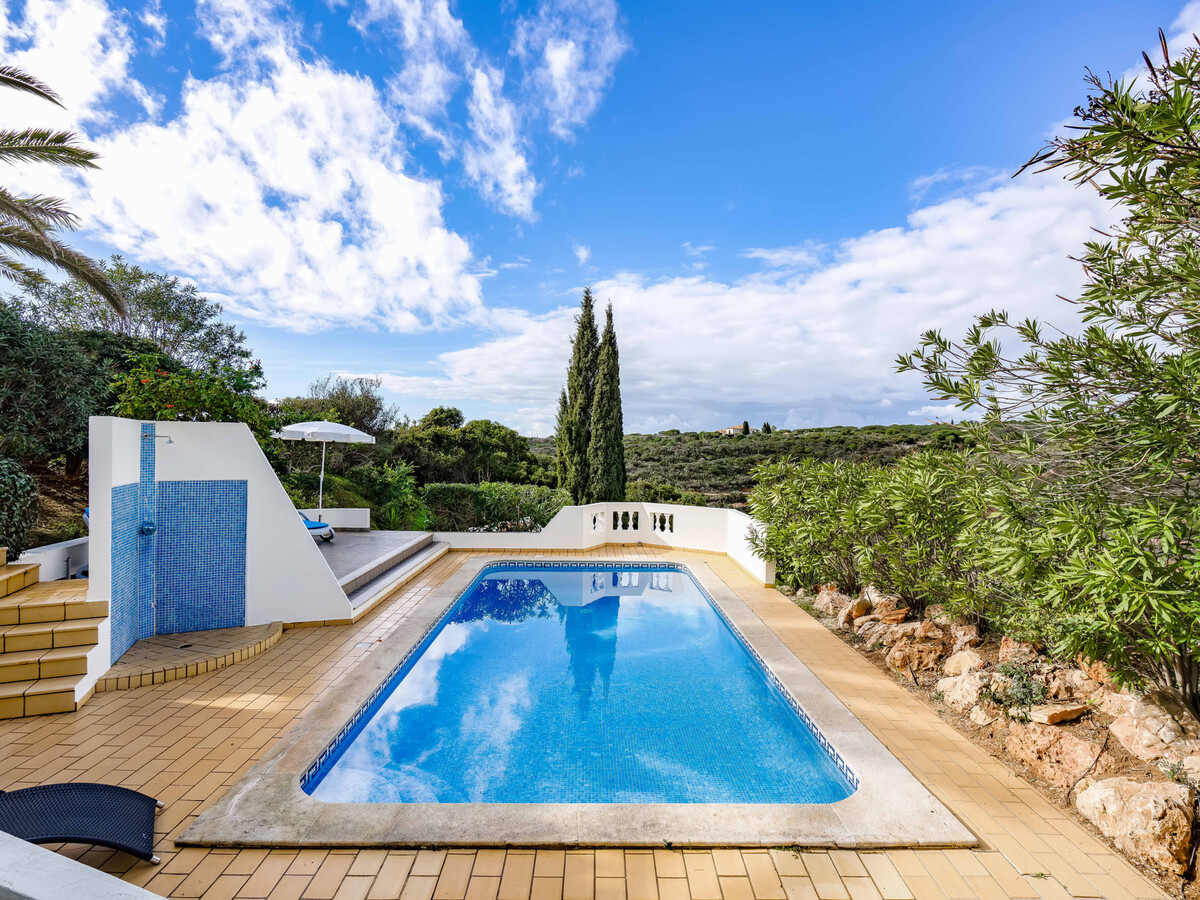 Charmante Villa avec Jardin Proche Plage et Golf à Carvoeiro - Photo 7