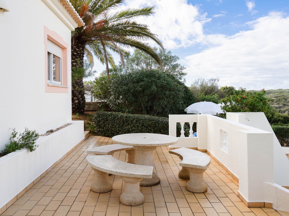 Charmante Villa avec Jardin Proche Plage et Golf à Carvoeiro - Photo 10