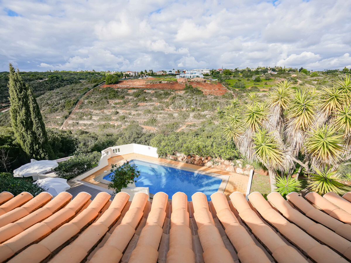 Charmante Villa avec Jardin Proche Plage et Golf à Carvoeiro - Photo 11