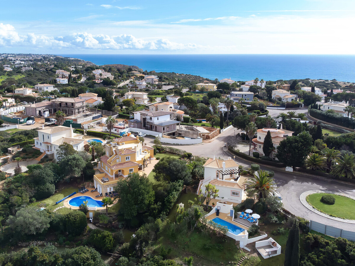 Charmante Villa avec Jardin Proche Plage et Golf à Carvoeiro - Photo 14