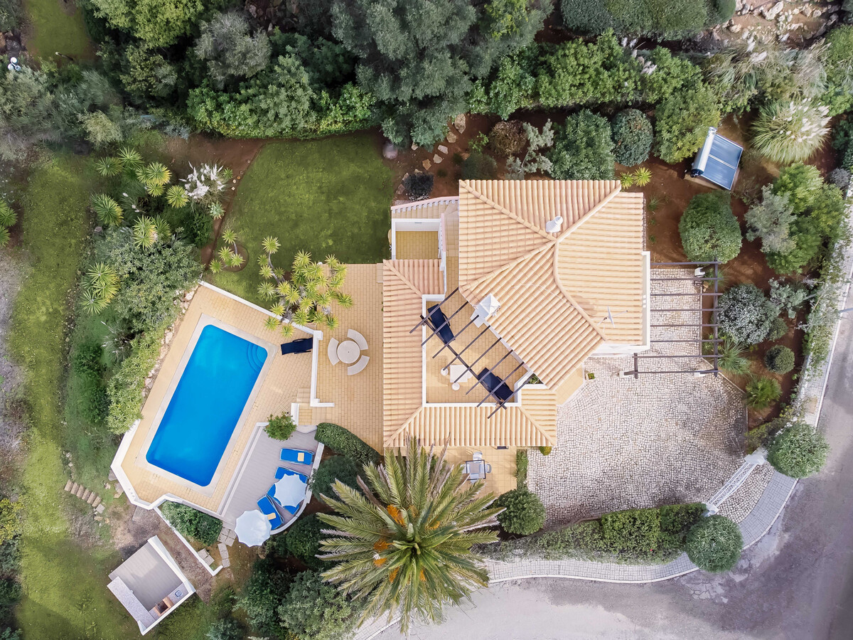 Charmante Villa avec Jardin Proche Plage et Golf à Carvoeiro - Photo 17