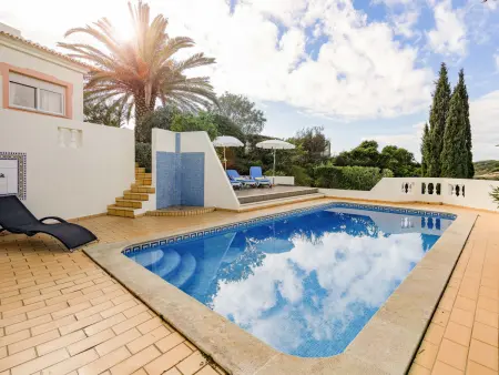 Charmante Villa avec Jardin Proche Plage et Golf à Carvoeiro