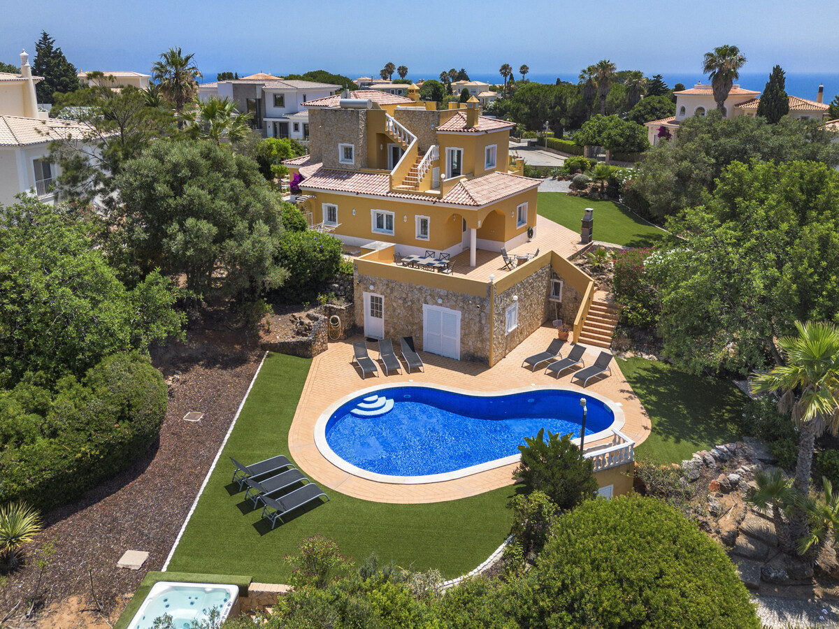 Villa spacieuse avec jacuzzi et piscine privée chauffée, proche plages et golf, jusqu'à 10 pers - Photo 1