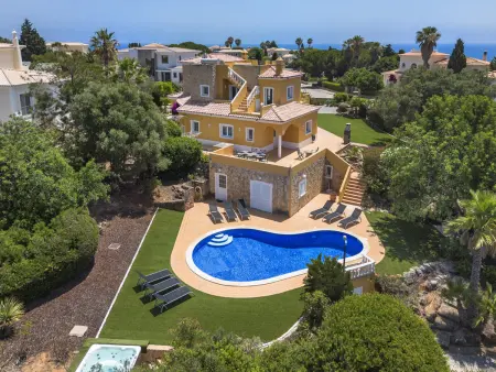Villa spacieuse avec jacuzzi et piscine privée chauffée, proche plages et golf, jusquà 10 pers