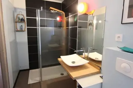 Maison avec piscine et sauna à Laviolle, 6 chambres, 15 pers. : photo 10