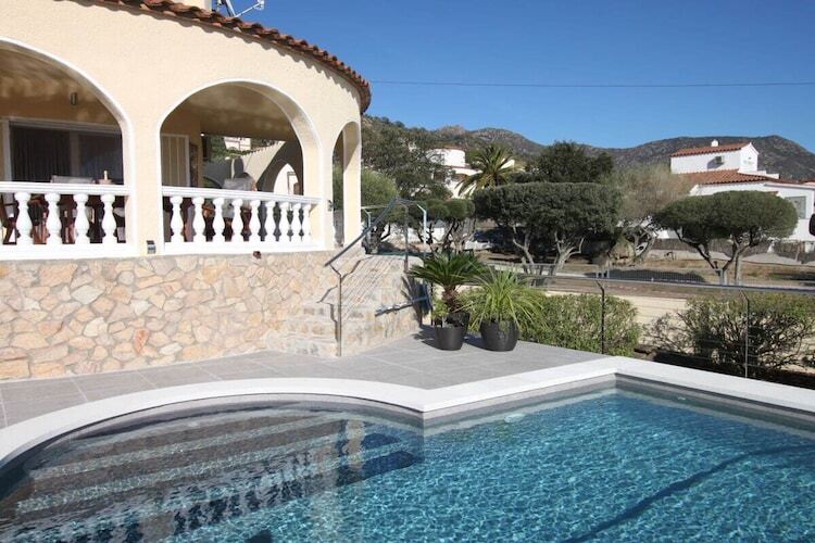 Villa récemment rénovée avec piscine et vue mer - Photo 2