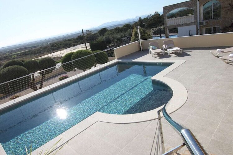 Villa récemment rénovée avec piscine et vue mer - Photo 3