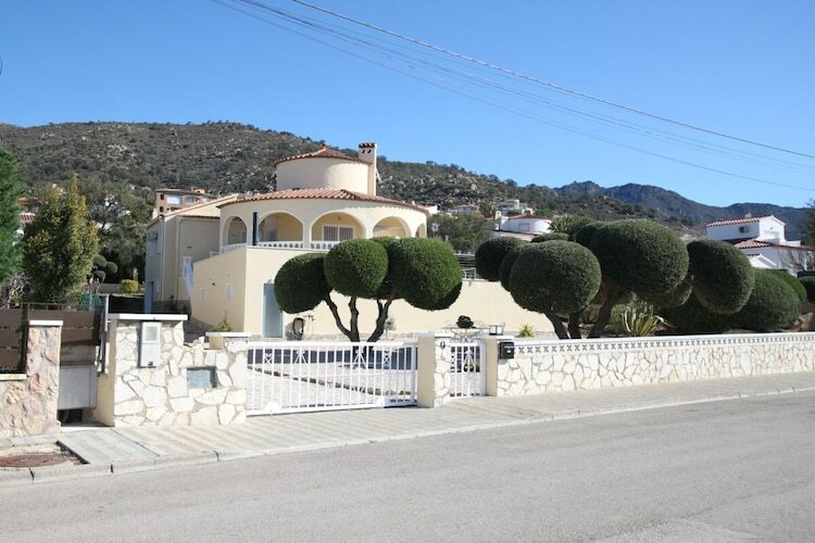 Villa récemment rénovée avec piscine et vue mer - Photo 8