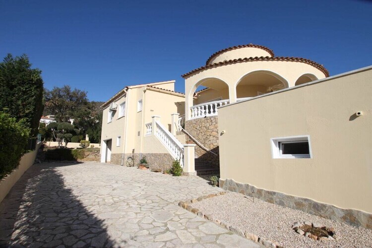 Villa récemment rénovée avec piscine et vue mer - Photo 10
