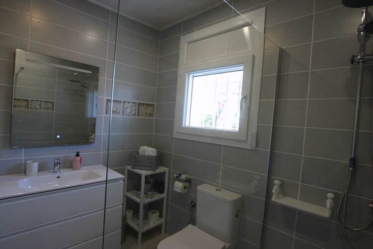 Villa récemment rénovée avec piscine et vue mer - Photo 23