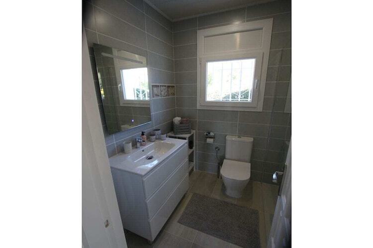 Villa récemment rénovée avec piscine et vue mer - Photo 24