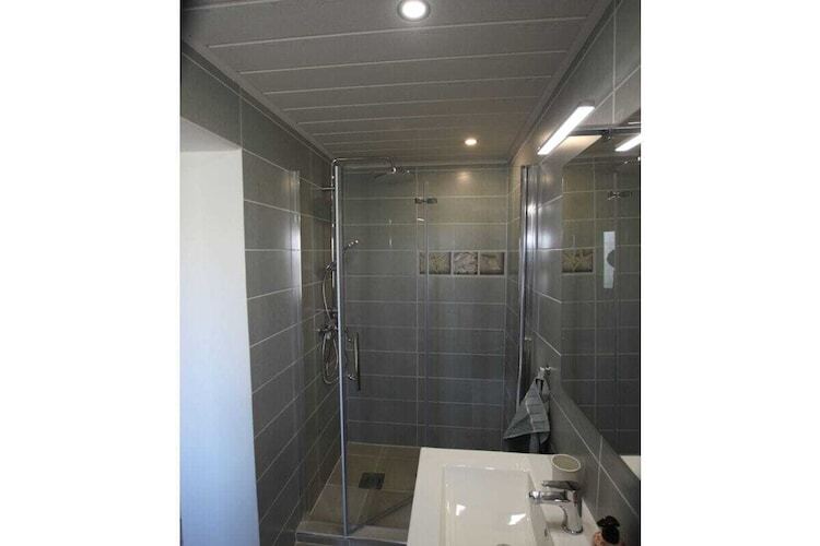 Villa récemment rénovée avec piscine et vue mer - Photo 25