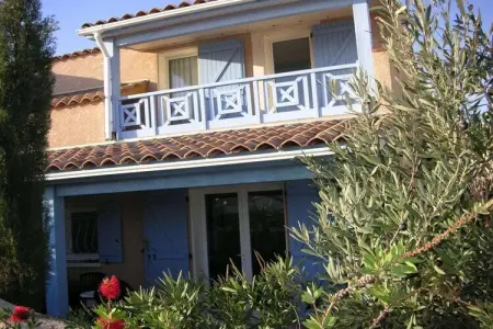 Villa Olivier, maison provençale les pieds dans l'eau à Gruissan : photo 1