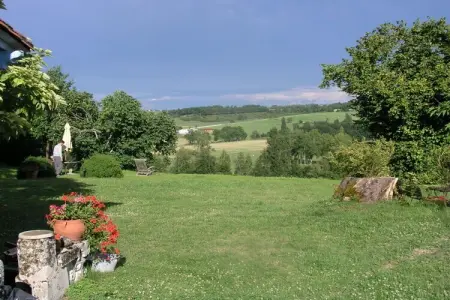 Ancienne ferme de 1860 à Lusignac, 8 personnes : photo 3