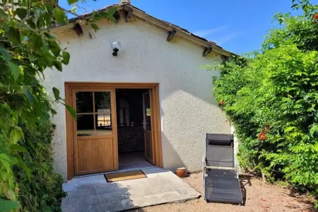 Gîte Syrah : maison plain-pied avec piscine à Saint-Saud-Lacoussière