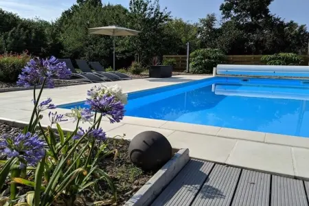 Maison 6 personnes à Vesly avec piscine et jardin : photo 1