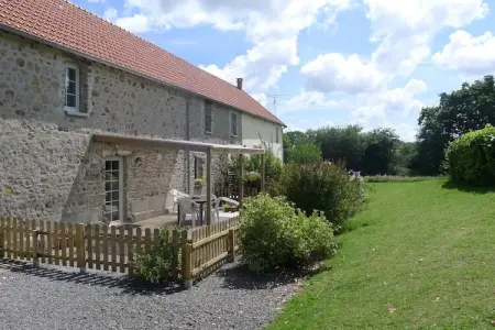 Maison 6 personnes à Vesly avec piscine et jardin : photo 7