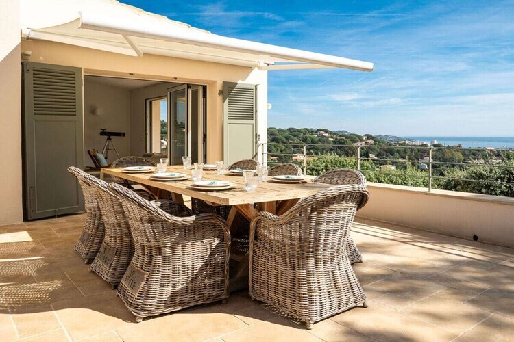 Villa rénovée avec piscine débordement, vue baie Saint-Tropez - Photo 1
