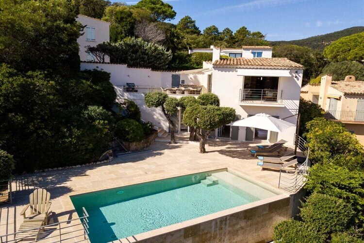 Villa rénovée avec piscine débordement, vue baie Saint-Tropez - Photo 3