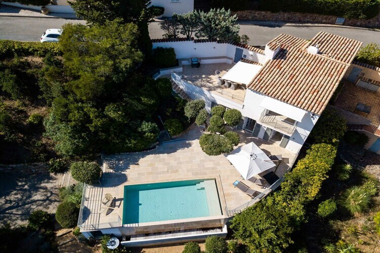 Villa rénovée avec piscine débordement, vue baie Saint-Tropez - Photo 4