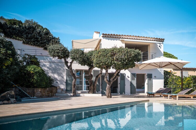 Villa rénovée avec piscine débordement, vue baie Saint-Tropez - Photo 5