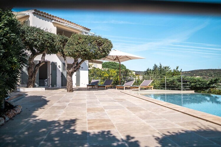Villa rénovée avec piscine débordement, vue baie Saint-Tropez - Photo 6