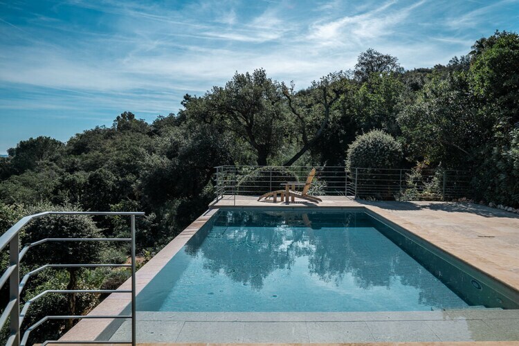 Villa rénovée avec piscine débordement, vue baie Saint-Tropez - Photo 9