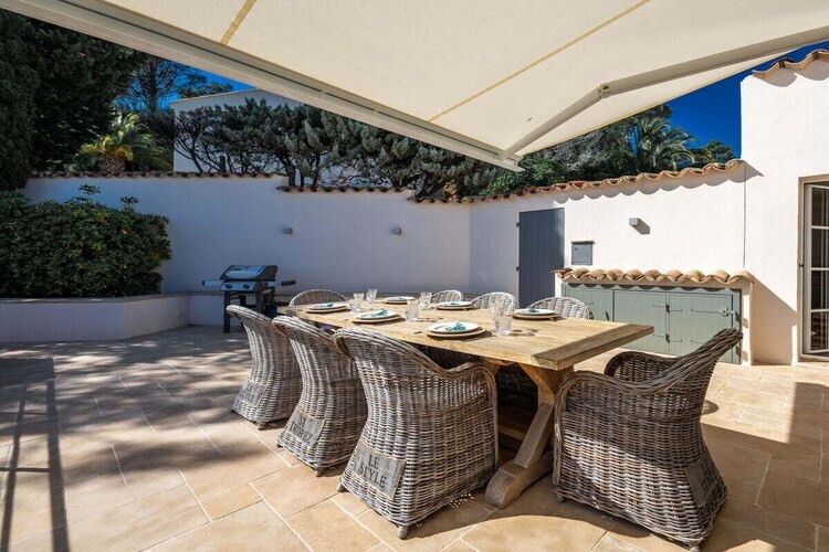 Villa rénovée avec piscine débordement, vue baie Saint-Tropez - Photo 13