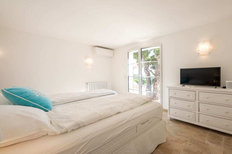 Villa rénovée avec piscine débordement, vue baie Saint-Tropez - Photo 38