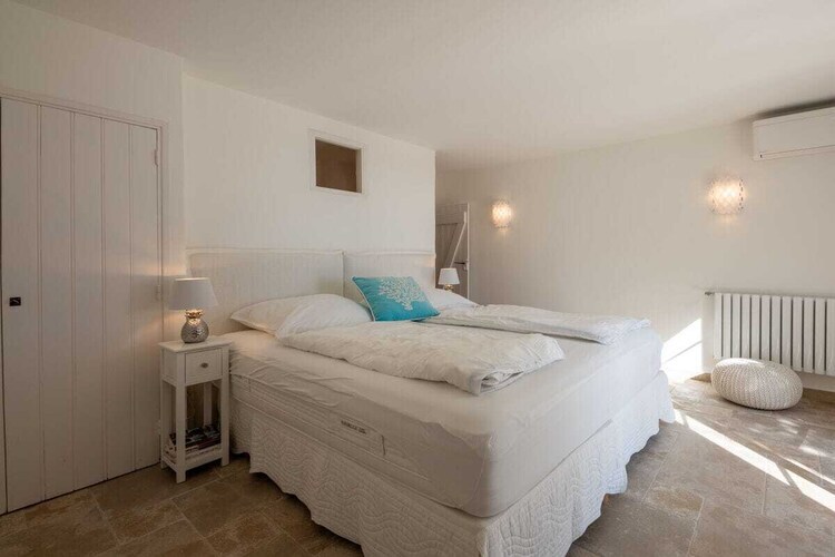 Villa rénovée avec piscine débordement, vue baie Saint-Tropez - Photo 39