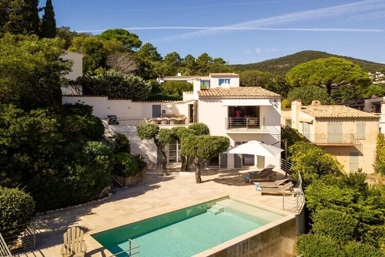 Villa rénovée avec piscine débordement, vue baie Saint-Tropez - Photo 42