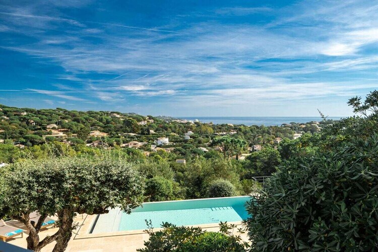 Villa rénovée avec piscine débordement, vue baie Saint-Tropez - Photo 43