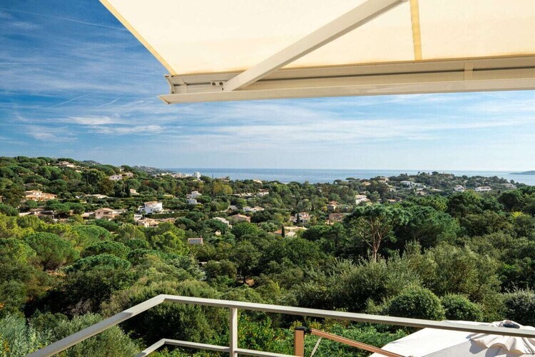 Villa rénovée avec piscine débordement, vue baie Saint-Tropez - Photo 44