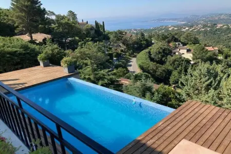 Villa Nadine aux Issambres : piscine vue mer : photo 24