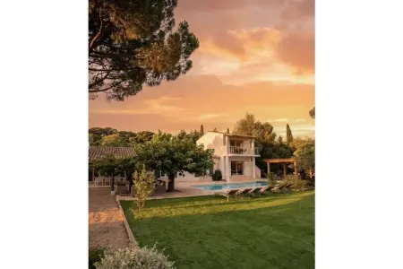 Villa 6 chambres à Gigaro, jacuzzi, hammam et piscine chauffée
