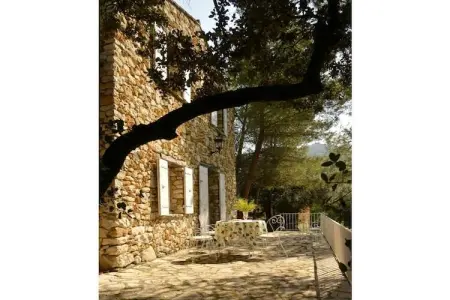 Maison en pierre avec piscine à Gigondas