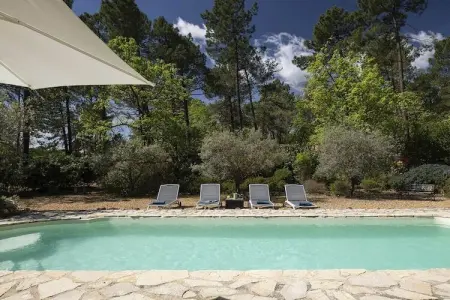435286, Villa à Roussillon avec piscine